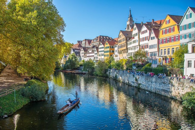 Fluss und Häuserfassade von Tübingen